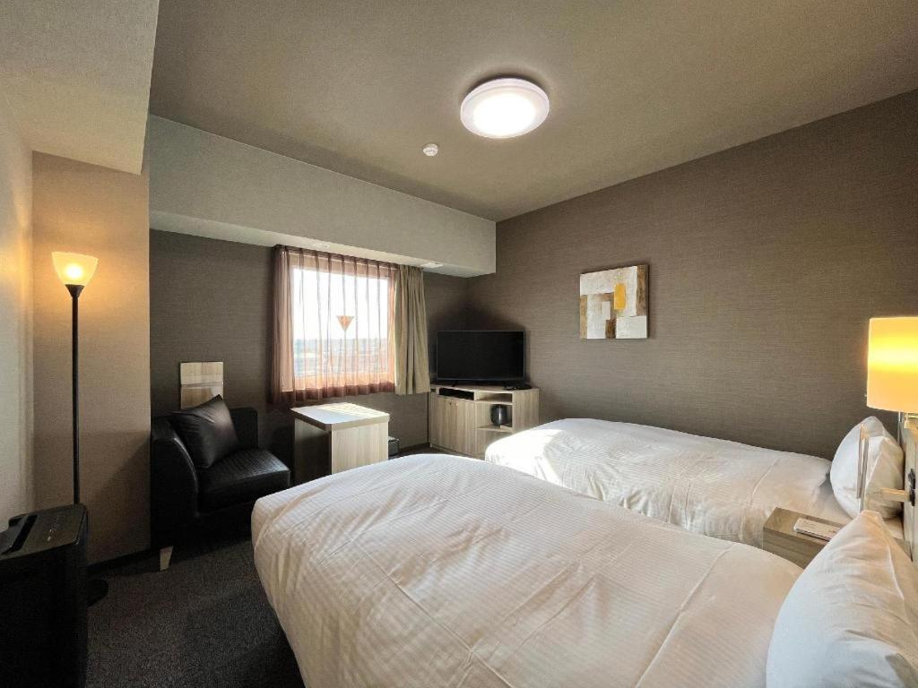 Hotel Route Inn Miyakonojo Bagian luar foto